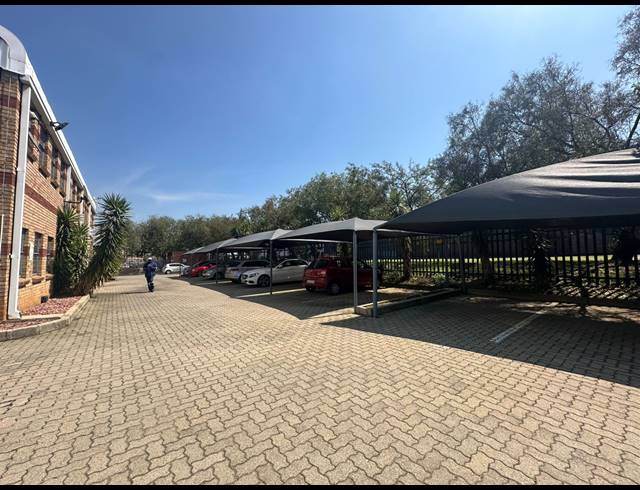 1,700M² WAREHOUSE TO LET IN SPARTAN